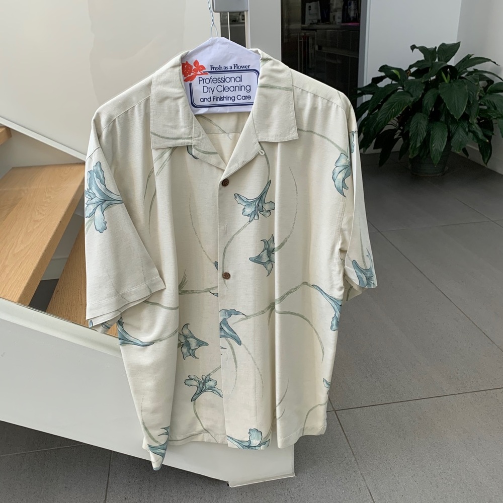 Men’s Tommy Bahama shirt